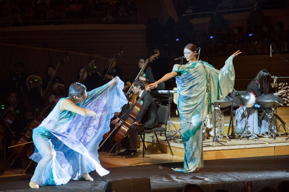 “敬自然?米蘭世博跨界藝術(shù)音樂會” - EP雅瑩世博秀服