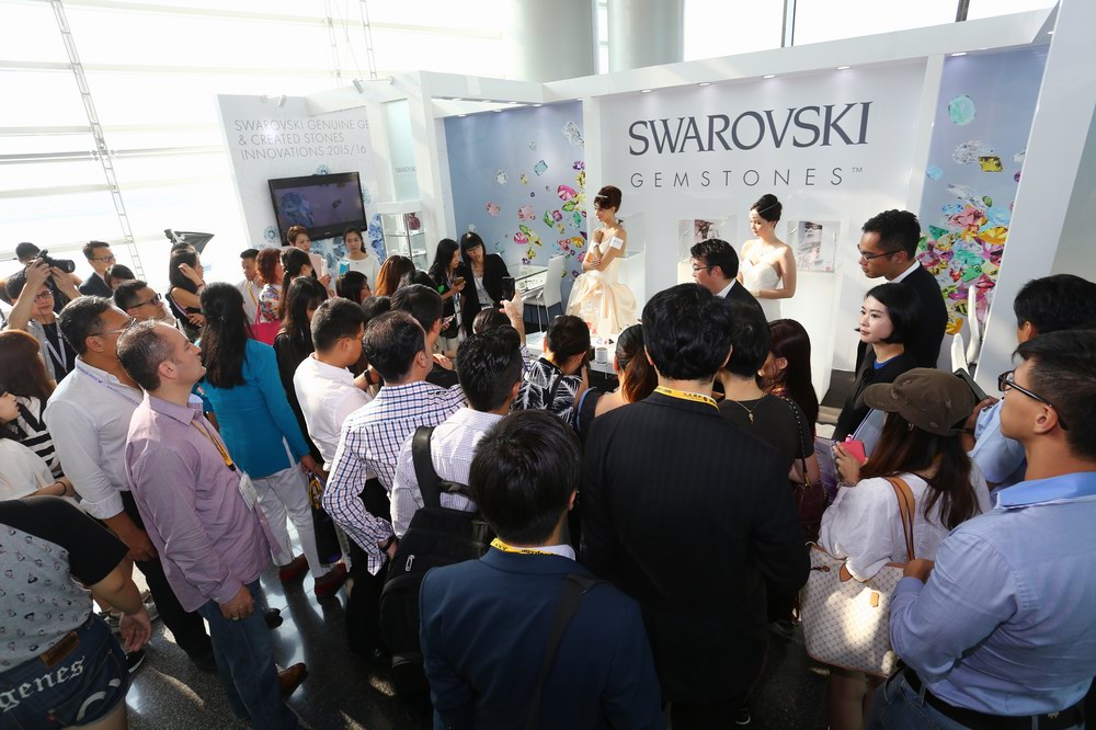 施華洛世奇《寶石視界 - 頭冠與頭飾特刊》閃耀登場(chǎng)