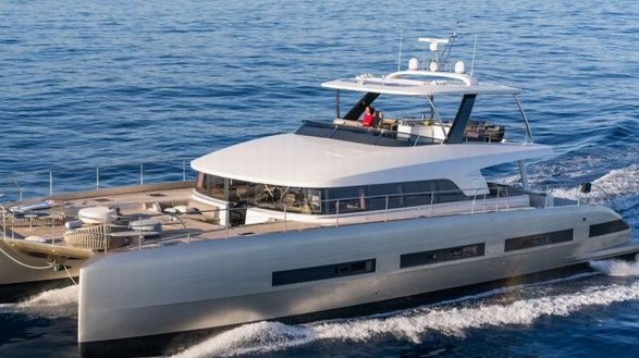 博納多藍(lán)高78雙體動(dòng)力艇， 引領(lǐng)至尊海上生活