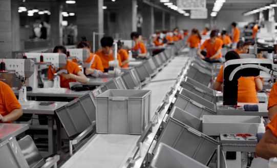 “智能”制造升級(jí)，機(jī)器人首次現(xiàn)身女鞋行業(yè)