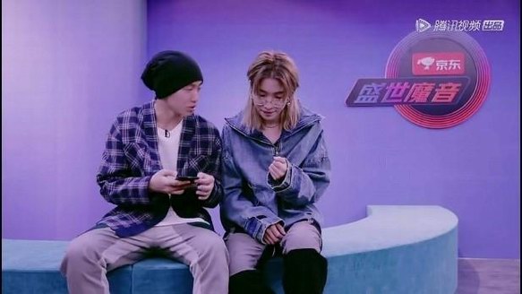 毛不易首度回歸《明日之子》 現(xiàn)場為鄧典的時尚品味點(diǎn)贊！