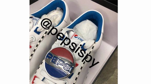 諜照都說丑，發(fā)售搶成狗，百事可樂要出球鞋了？！