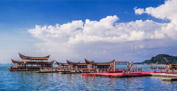 仰春城之光華，傳統(tǒng)古滇家宴站立時代藝術的肩膀上