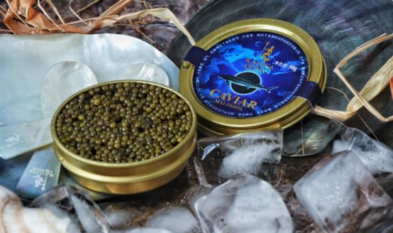 從肌膚到唇齒，魚(yú)子醬帶來(lái)由內(nèi)至外、一匙千金的高奢體驗(yàn)