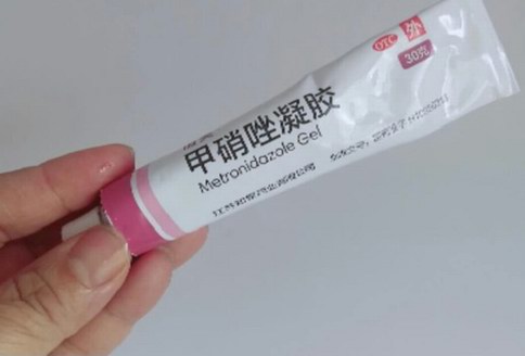 解決長期戴口罩肌膚問題，就用甲硝唑凝膠祛痘