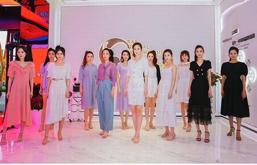 富力環(huán)貿(mào)港首屆直播節(jié)，現(xiàn)場(chǎng)簡(jiǎn)直太炸了！