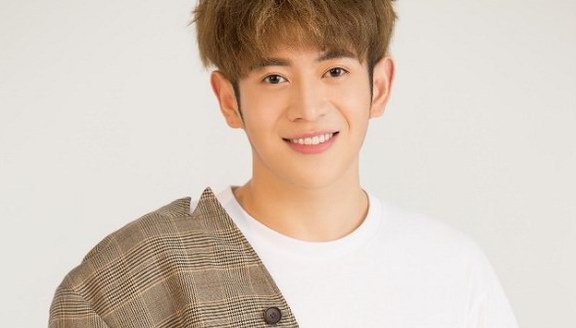 《長相守》火熱開播！全能偶像李星辰本色出演小可愛“素輝”被贊搞笑擔當！