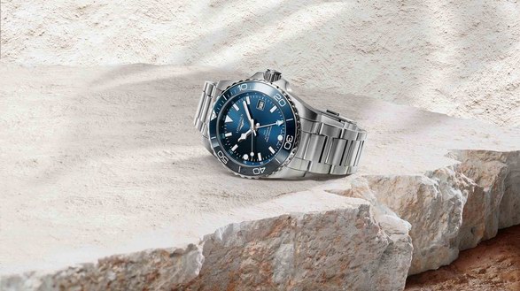 LONGINES浪琴表康卡斯?jié)撍盗性偬硇伦鳎喝略O(shè)計，搭載專屬GMT機芯 