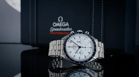 【開(kāi)箱】歐米茄白色盤(pán)面超霸月球表！