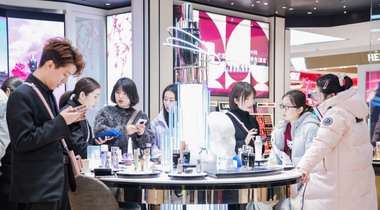 連續(xù)八年，海藍(lán)之謎等多品牌在銀泰百貨收獲“全國(guó)銷售第一柜”