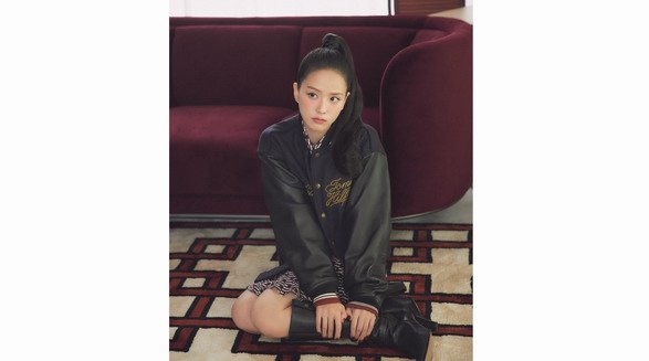 TOMMY HILFIGER 攜手品牌全球代言人金智秀JISOO 發(fā)布2026新年系列 駿馬啟程，共慶新歲