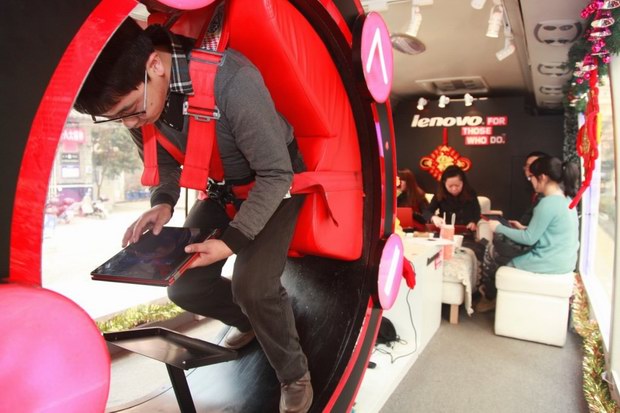 Yoga Style翻轉(zhuǎn)世界，聯(lián)想Yoga大巴震撼抵蓉